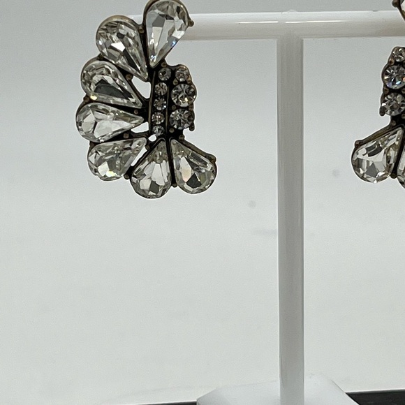 Whispering Butterfly Rhinestone Earrings Delphine sparkling - Picture 2 of 11